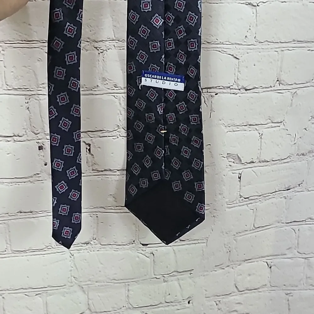 Oscar de la Renta Studio Vintage Silk Blend Medallion Tie Navy Luxury Necktie